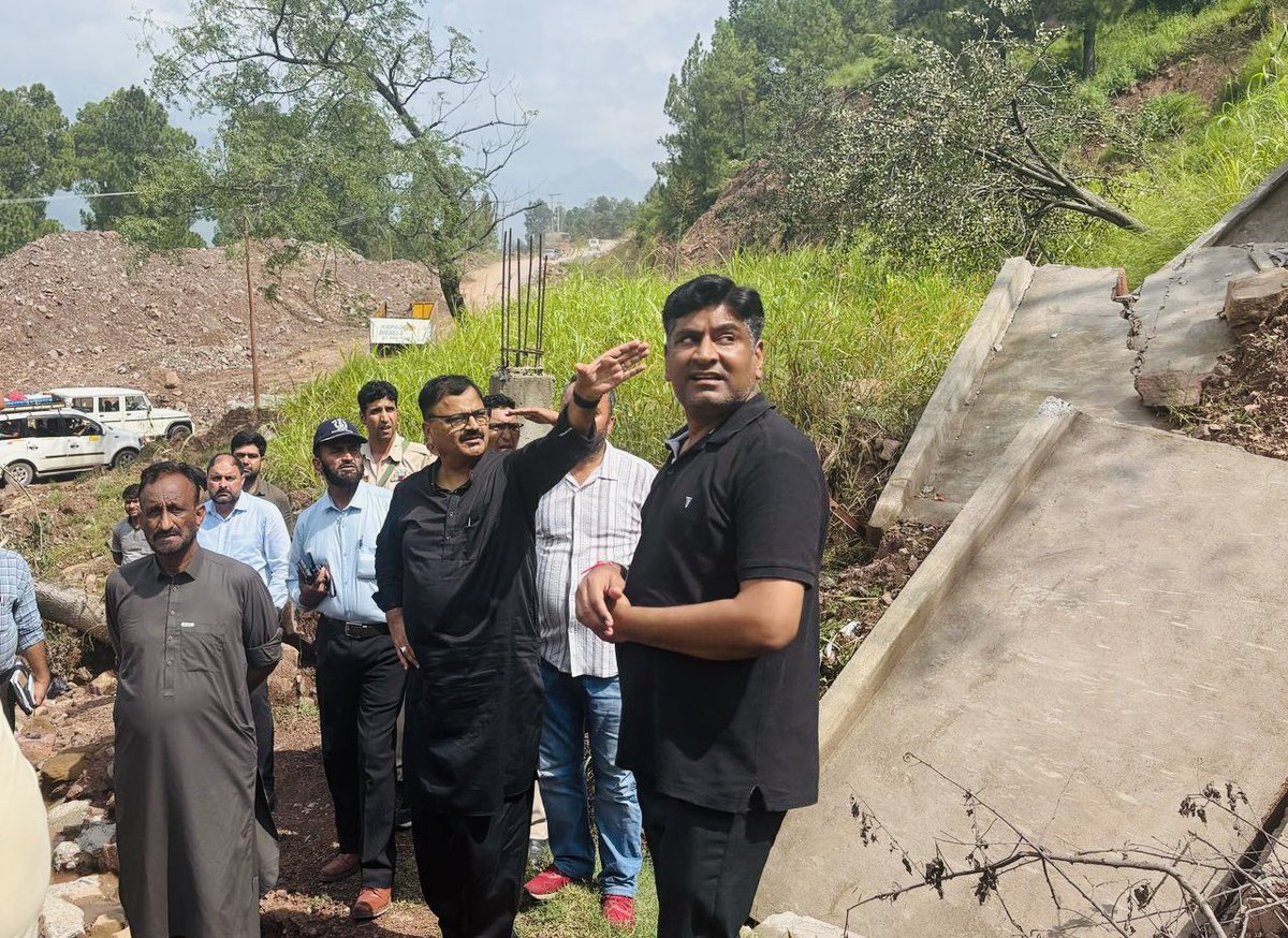 JavedRanaa's tweet photo. Conducted an extensive tour of landslide-affected areas in Surankote & Mendhar to assess damages and review restoration of public infrastructure.

Visited key sites including Jaranwali Gali, Surhoti & near JNV Surankote, and directed for immediate inter-departmental action for relief & rehabilitation.

JK Government led by Chief Minister @OmarAbdullah Sb remains committed to a swift, people-centric disaster response and stands shoulder to shoulder with affected communities. @CM_JnK