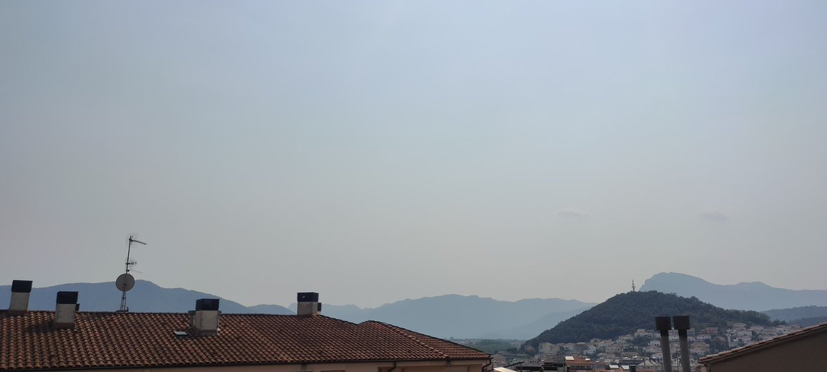 17°C de mínima i 39°C a aquesta hora a #Olot 
📈🌡️😓😶‍🌫️