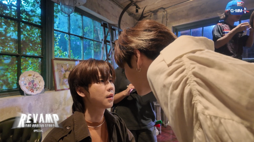 RevampSeriesTH's tweet image. นี่แหละๆ เคมีที่อ.อุ๊ตามหา 🫠
เขินไม่ไหว เห็นแล้วเหมือนโดนสารเคมีที่พร้อมละลายยยยย 

#RevampSeriesSpecial 
@bb0un @Prem_space