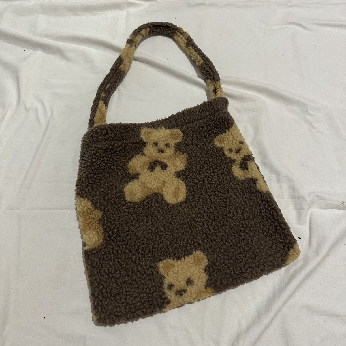 mochieuww's tweet photo. wts | preloved bear totebag | domisili semarang | shopee freeongkir | price 30 https://t.co/QKQUCyLr9F