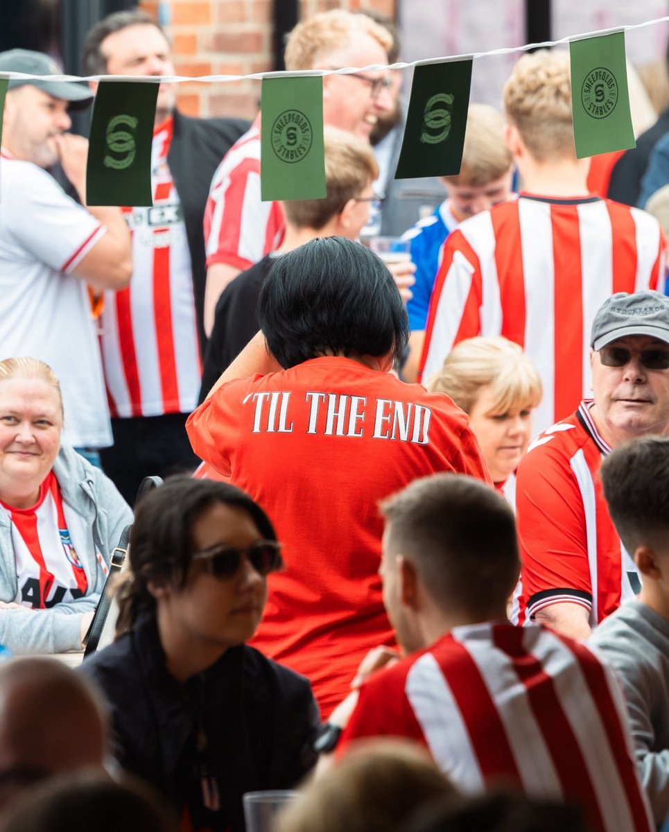 هذا الموسم سندرلاند اكثر فريق متحمس اتابعه

طموح ادارتهم وتطلعات جمهورهم وصفقاتهم شي يخليك تتحمس تشوف هذا الفريق اللي يمتلك هذي الضجة

اتوقع منهم البقاء وموسم مثالي ❤️