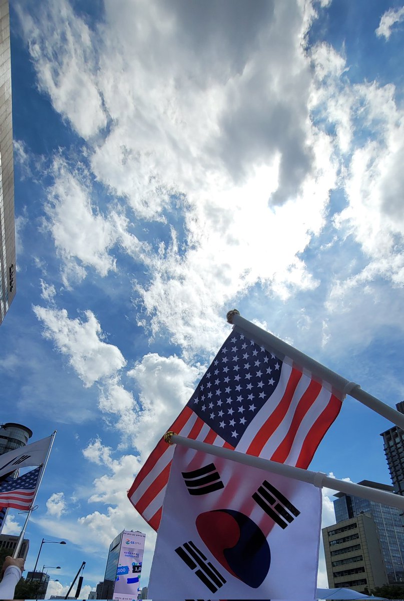 Grace0Melody's tweet photo. Today, patriots and conservatives gathered In Gwanghwamun, Seoul, standing for freedom, the nation, and truthโagainst communist schemes and fraudulent leadership. ๐ฐ๐ทโ
#FreeKorea #StandWithKorea #FrontlineOfFreedom #BeTheSalt #KORUSAlliance #CHINALEEOUT #CCPOUT #FREEYOON https://t.co/6dFFXZNw3j