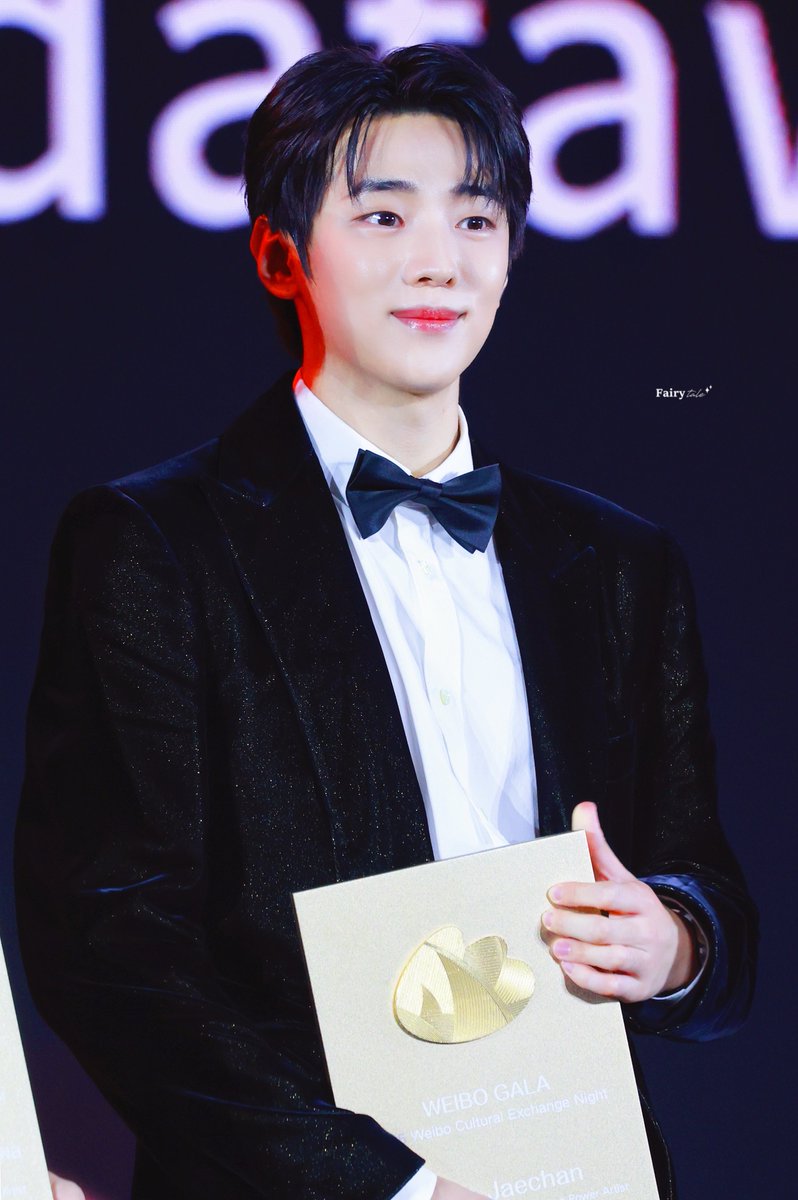 250816 
Weibo Cultural Exchange Night 

🫳🏻🐈‍⬛

#재찬 #JAECHAN 
#DKZ #디케이지