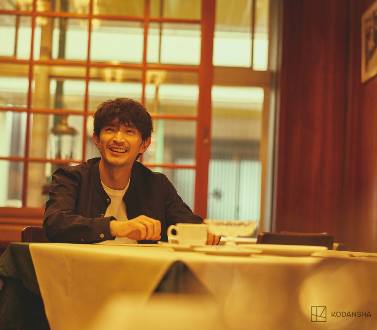 津田健次郎 写真集「ささやき」　直筆サイン入り Amazon.co.jp: 津田健次郎 写真集 「ささやき」 直筆サイン入り