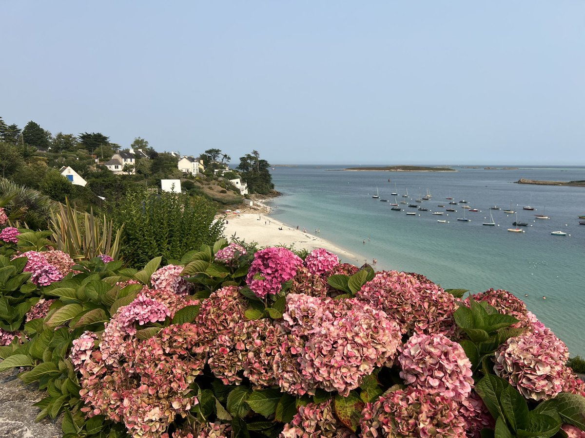 Malgré le voile lié aux incendies sur la péninsule ibérique, un samedi très agréable sur Saint Pabu avec 28°c.