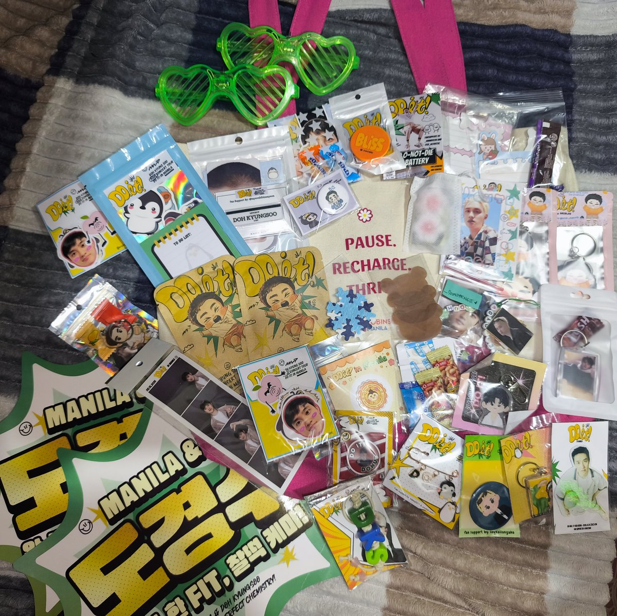 Thank you po sa lahat ng mga naka-trade ko at sa mga nagbigay po sa akin ng freebies today 🫶 I didn't expect this much kaya nakakataba ng puso. I appreciate all the efforts 🤗 I will try to add more as I can sa Reverie in Manila, kaya pasensya na po sa mga naubusan. Kita kits po