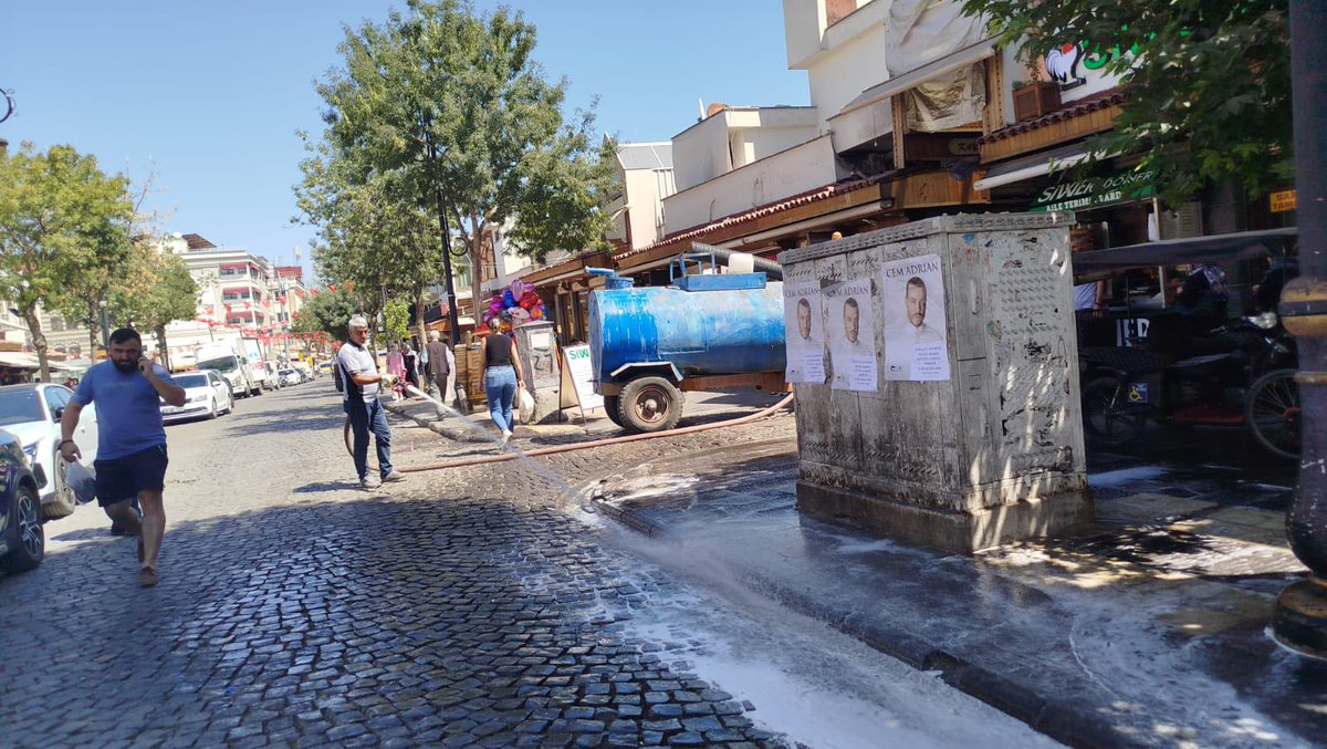 Sur’da Çöp Noktaları Yıkandı

📌 Temizlik Müdürlüğümüze bağlı ekiplerimiz, daha temiz ve sağlıklı bir çevre için Gazi Caddesi başta olmak üzere tüm cadde ve sokaklardaki çöp noktalarını titizlikle yıkayarak dezenfekte etti.

Temizlik çalışmalarımız aralıksız devam ediyor.

Xalên