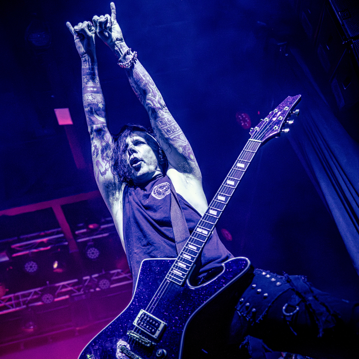 Have an amazing weekend! If you happen to be in Southern California, I'll be at the <a href="/catfightcoffee/">Cat Fight Coffee Co.</a> booth, #500 at <a href="/MidsummerScream/">Midsummer Scream</a> at the Long Beach Convention Center. 
Photo by @ilovetheworldphoto 
#acey #aceyslade #dope #Misifits 
#ibanez #Seymourduncan #ernieball