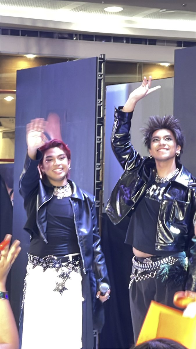 yan ang mga idols ko &lt;33

proud of u power couple <a href="/gianbernardino_/">gian</a> <a href="/raphridao/">paeng</a> 💍💒

#GianFoundHisRAYtone
#GiRaphforCareline