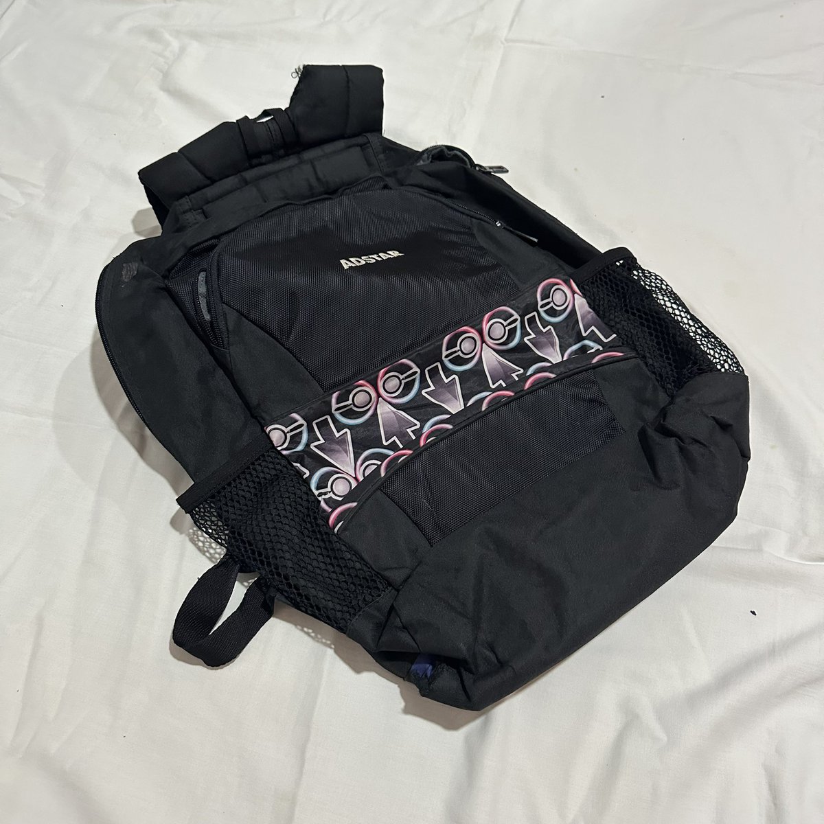 mochieuww's tweet photo. wts | preloved tas ransel | domisili semarang | shopee freeongkir 
red converse original price 275
advan school backpack price 75
polo freedom backpack price 125 https://t.co/9PTyTEdawz