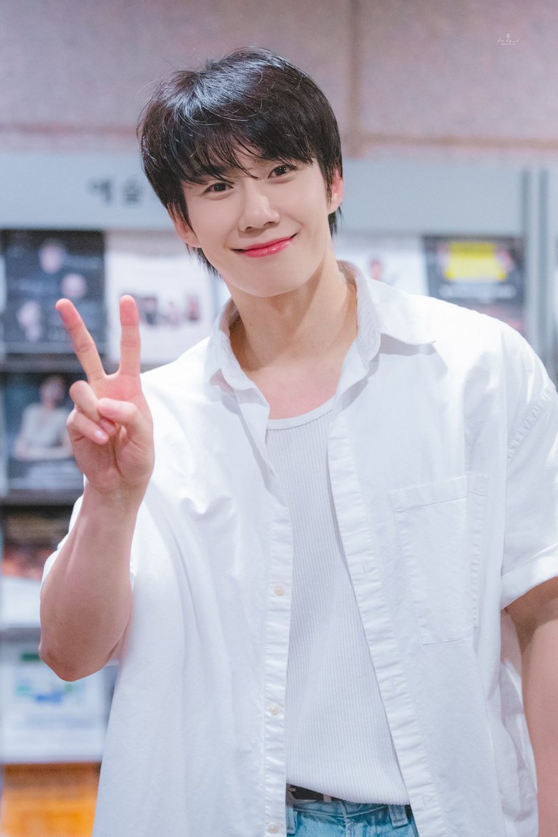 250815 연극 셰익스피어 인 러브 
밤공 후 퇴근길 #손우현 배우님✌️