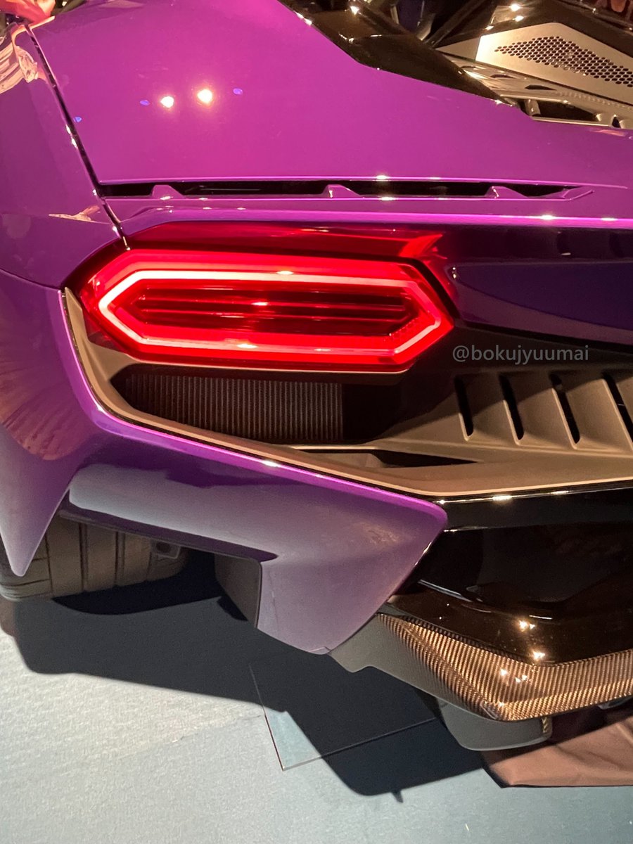 新型ランボルギーニ「テメラリオ(Temerario)」のローンチパーティに参加してきました！ スペック 価格：約4300万円(乗出し~約5300万円)  エンジン：V8ツインターボ+HPEV 馬力：合計出力920馬力 *画像はピンクに見えますがパープル アヴェンタドールやマクラーレンの750s ...