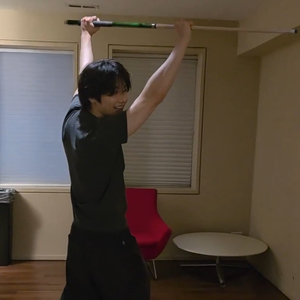 jeongin looking like lee know and han here whats going on...