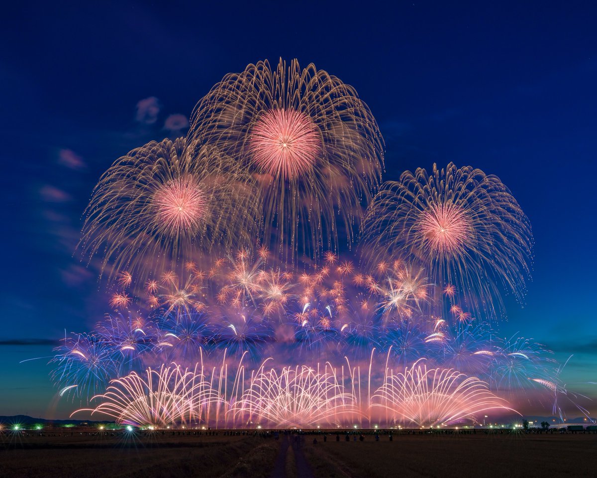 MitsukiSotoma_V's tweet photo. 赤川花火大会/山形県鶴岡市
2025/08/16
特別プログラム
紅屋青木煙火店
アルプス煙火工業
磯谷煙火店
マルゴー https://t.co/IVkRoIU9FQ