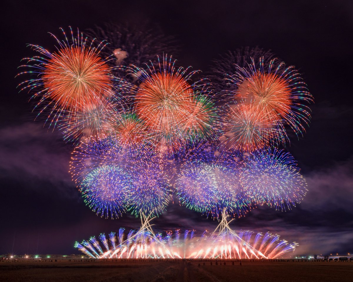 MitsukiSotoma_V's tweet photo. 赤川花火大会/山形県鶴岡市
2025/08/16
特別プログラム
紅屋青木煙火店
アルプス煙火工業
磯谷煙火店
マルゴー https://t.co/IVkRoIU9FQ
