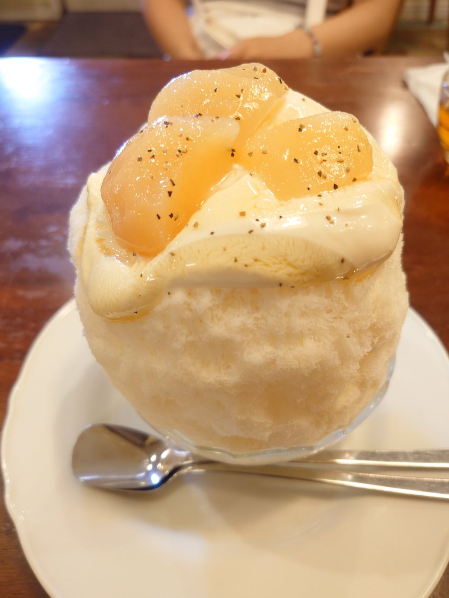 前から気になってた上布田公園(チンさんの公園)の近くにあるかき氷屋さん。
桃とパッションフルーツのレアチーズトッピングしたやつ美味しかったな🍧