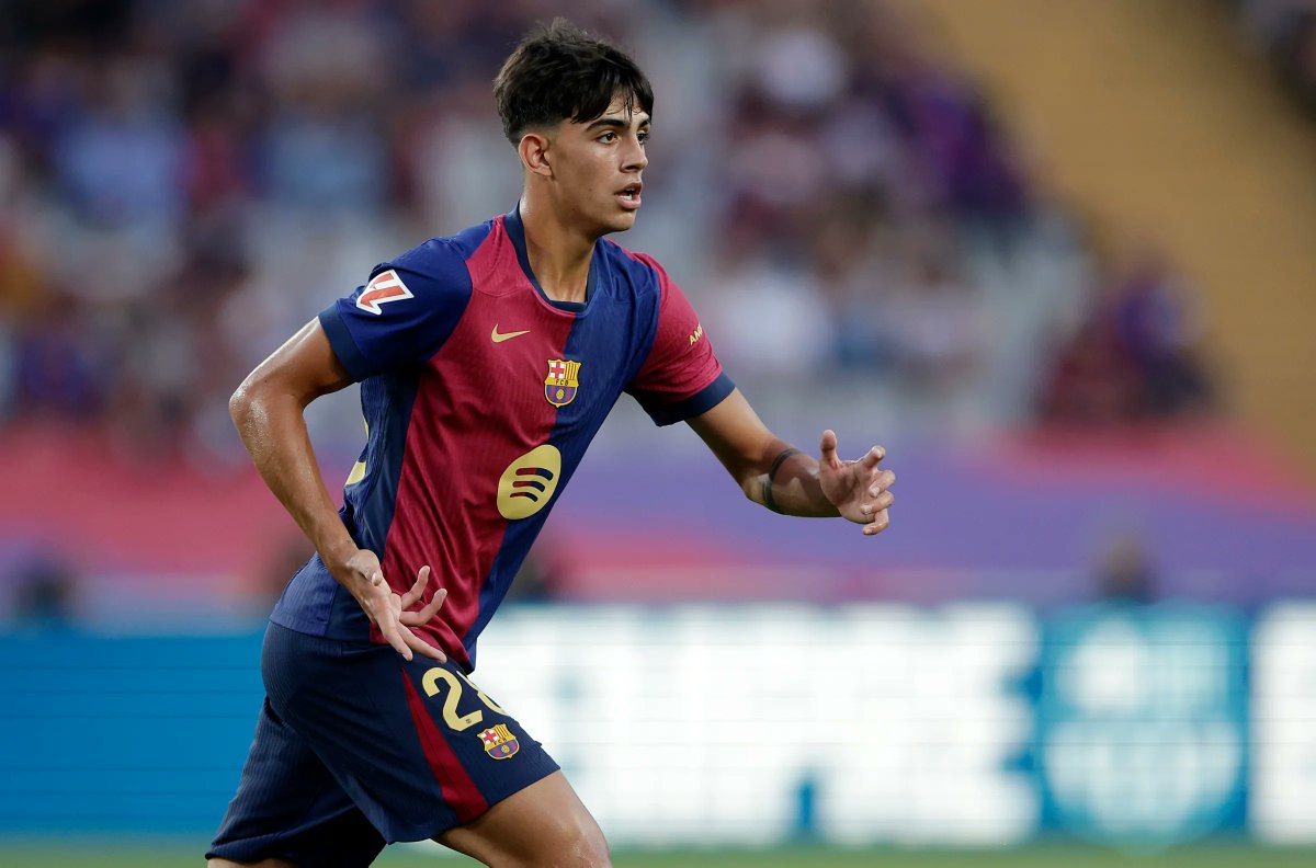 ispaitafutbolu's tweet photo. 🇪🇸 Marc Bernal (Barça): 18 yaşında Busquets 2.0! Sakatlık öncesi 3 maçta parladı: 16,9 m progresif pas, 2,2 mücadele kazanımı. Flick’in çifti pivotunda kilit. 🔵🔴 #Barcelona #Bernal https://t.co/GsGr6gCrAI