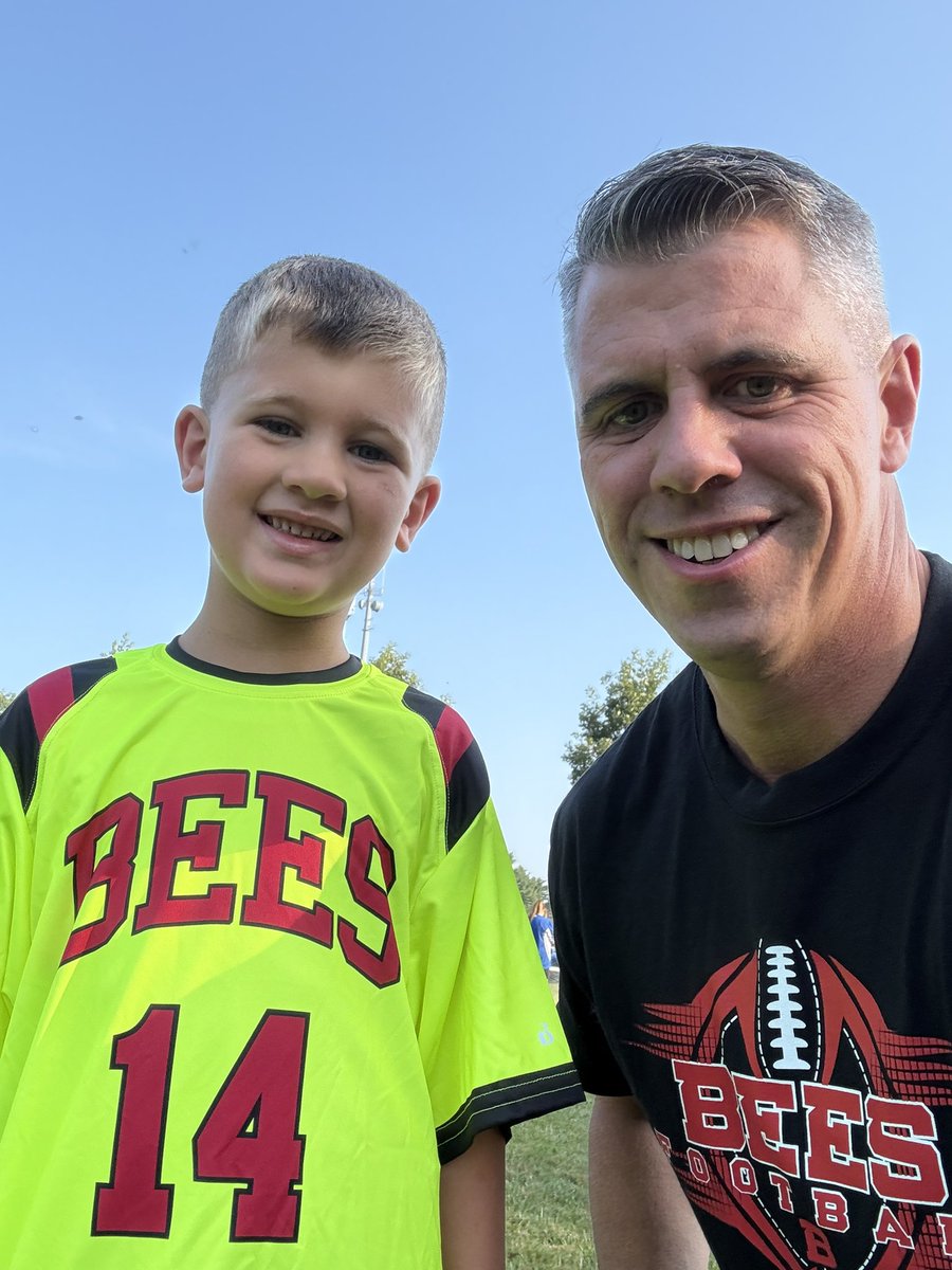 Go Bees! 🐝🏈👍🏻  We absolutely crushed picture day! 😉