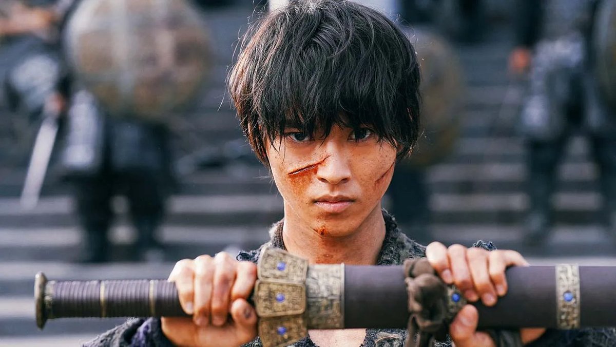 JNewsNippon's tweet image. 山﨑賢人、『キングダム4』で2025年ブルーリボン賞 最優秀主演男優賞候補！🏆
 さらに、2024年にはNYアジアン映画祭の「Best from the East Award」も受賞。注目の演技派俳優。
#山﨑賢人 #ブルーリボン賞 #キングダム4 #映画俳優