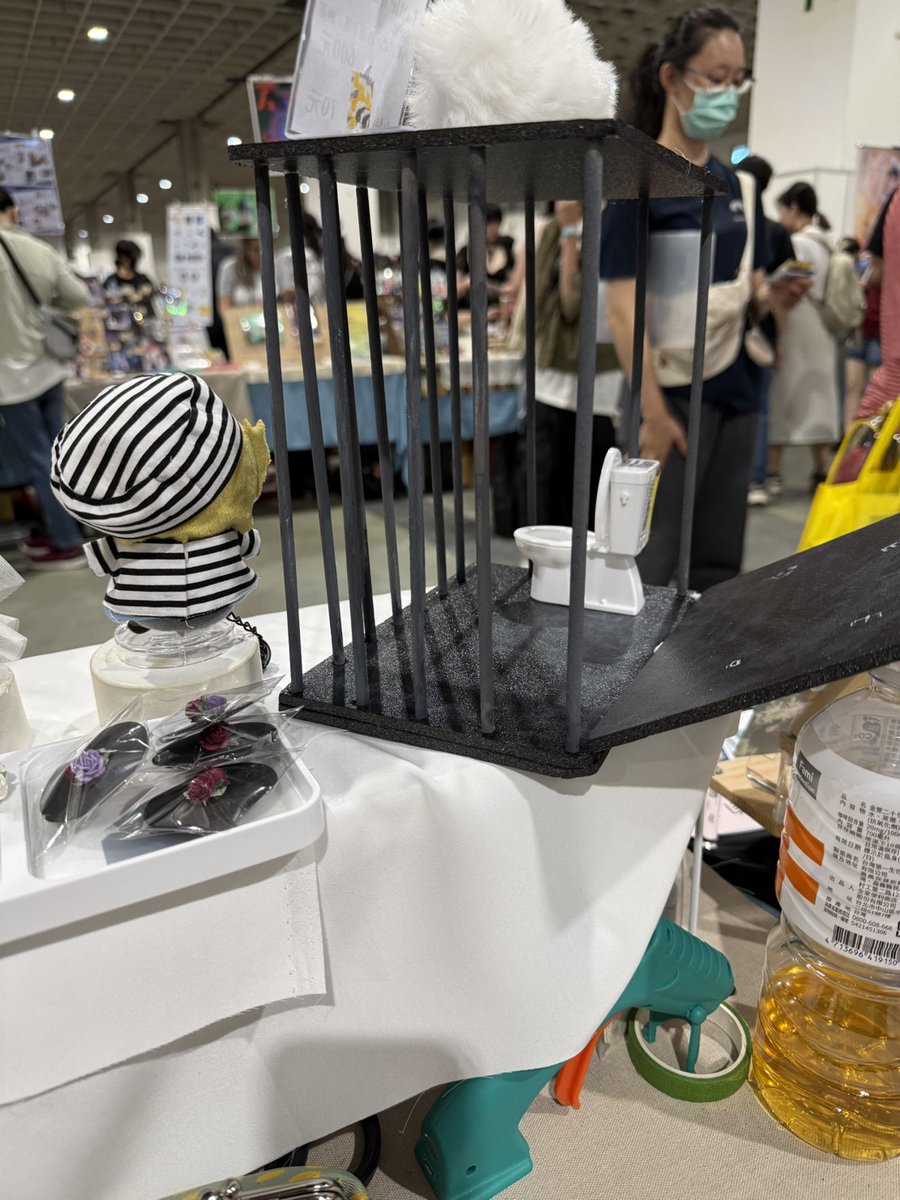 囚犯逃跑照開頭XD
感謝今天來攤的大家✨
完售的打call應援棒及小囚犯套組會在下周二或三開放會後通販
本日場次餘量的小新郎小新娘現貨也會同日上架
感謝大家的支持🥹
#NiCE2025