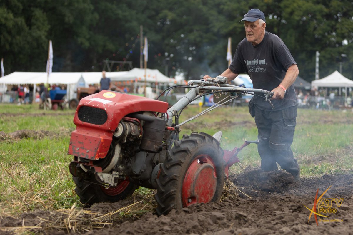 Foto's online 
Vandaag was op #kamperveen op de grens van #Gelderland en #Overijssel #oogstdag en #ploegwedstrijd
<a href="/OldebroekNet/">Oldebroek.net</a> <a href="/LocoMediaGroep/">Loco Media Groep</a> <a href="/LOE_nieuws/">LOEmedia</a> <a href="/RTVNunspeet/">RTV Nunspeet</a> <a href="/OmroepGLD/">Omroep Gelderland</a> <a href="/rtvoost/">RTV Oost</a> 
atvfoto.nl/portfolio-item…