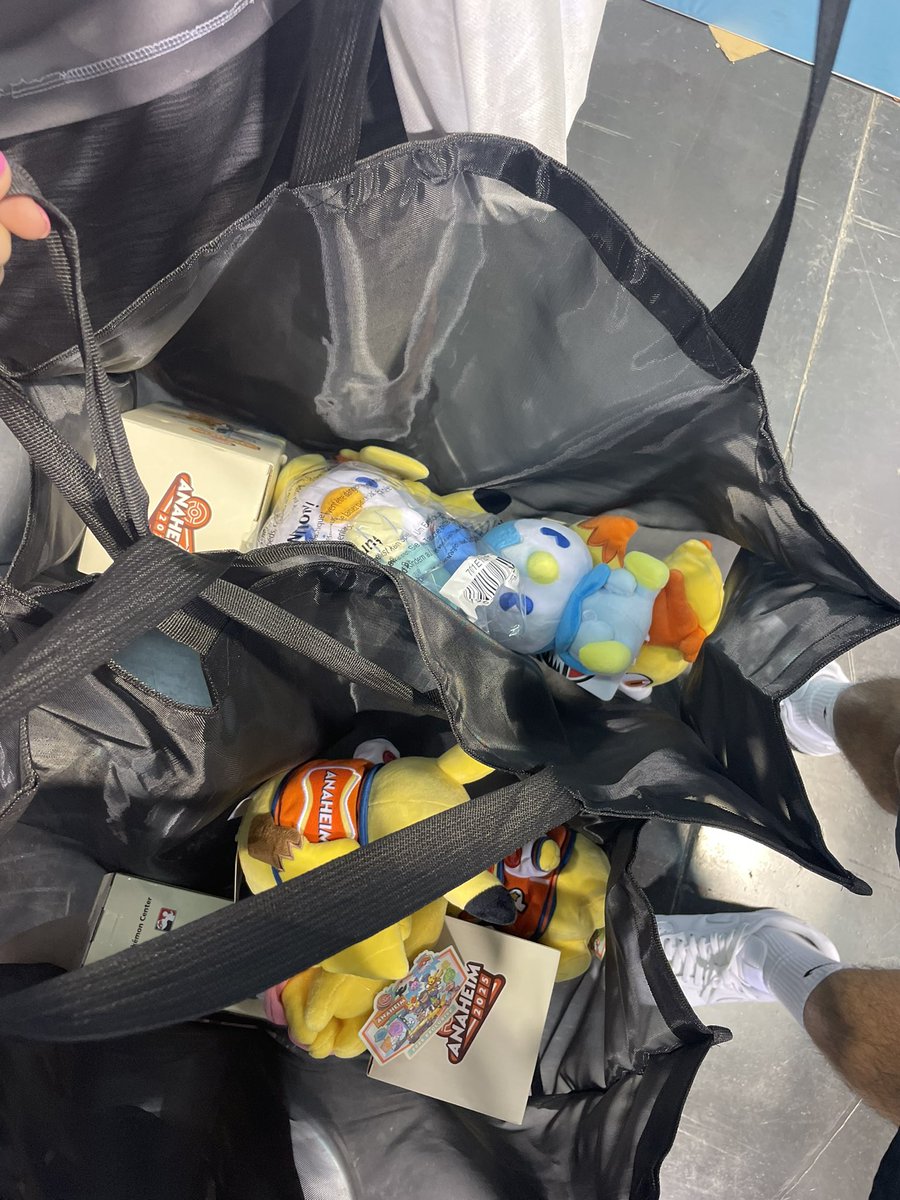 xdelphi__'s tweet image. the pokémon center was also really cool
