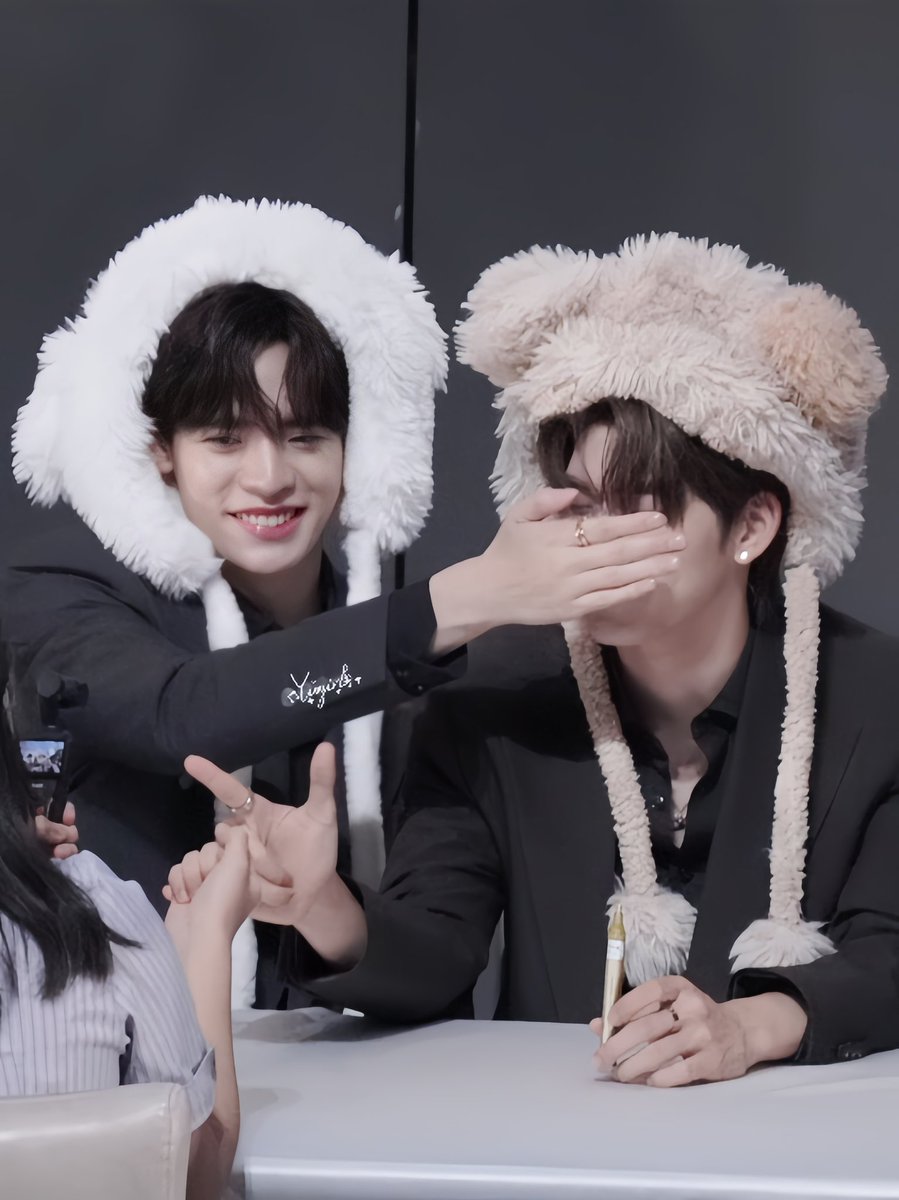 ใส่แหวนนิ้วเดีนวกันเลยอ่า ตี๋ป๋อมีอะไรจะบอกพี่ๆหม่ามี๊มั้ยยย

#FJR星小绽xTEETEEPOR
#teeteepor