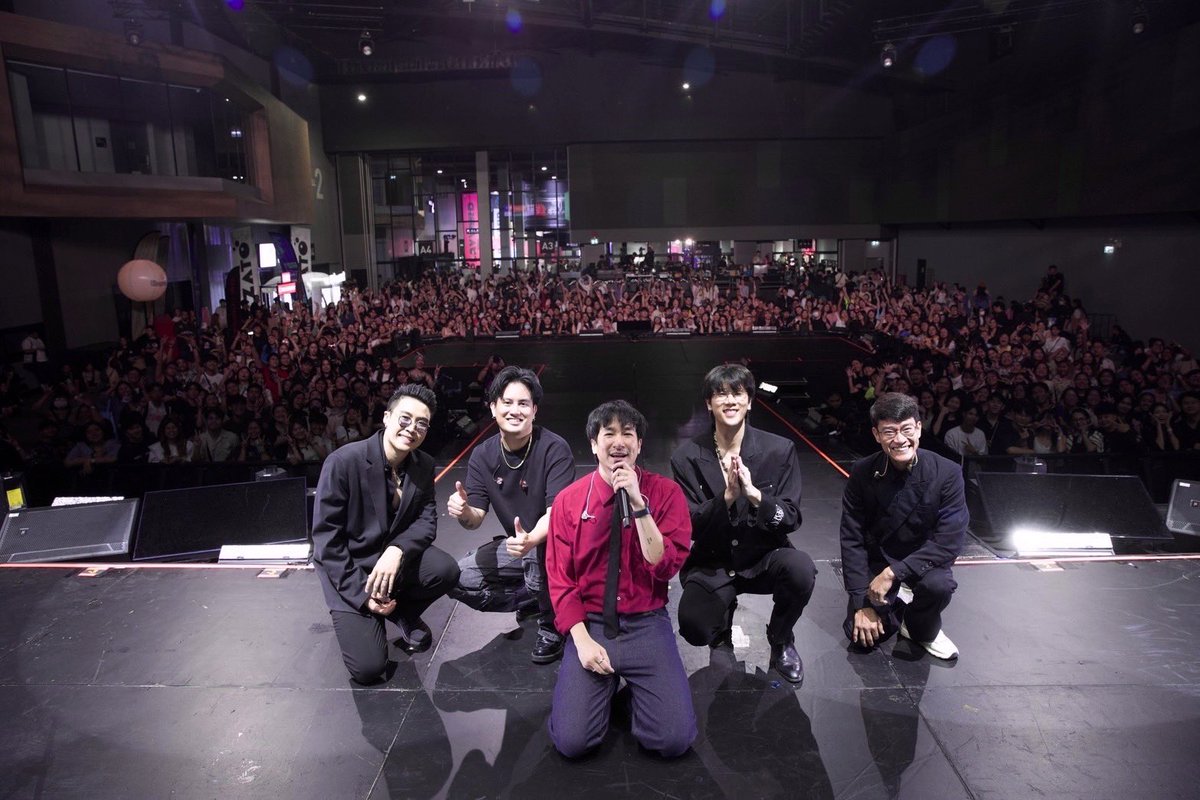 MEAN Band Live at งาน FU ME Fest 2

ขอบคุณทุกคนที่มาสนุกกัน :- )
ขอบคุณแขกรับเชิญที่มาแจมกันด้วยครับ
โชว์สุดพิเศษเพื่อ FU ME Fest ที่เดียว 🫶🏻

#วงมีน 
#MEANBand
#ผู้ชมที่ดี 
#FUMEFEST2