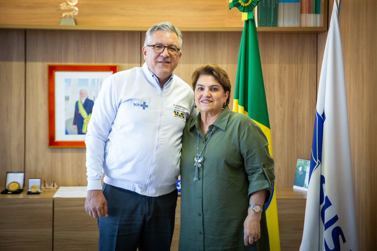 Márcia Lopes (@marciahclopes) on Twitter photo Mais uma investida desastrosa de quem age com ódio!
Deixo aqui o meu grande abraço à família do ministro <a href="/padilhando/">Alexandre Padilha</a> que covardemente foi punida pelo governo Trump. E afirmar que enquanto “os cães ladram, a caravana da Saúde brasileira passa”. O povo brasileiro agradece seu Mais uma investida desastrosa de quem age com ódio!
Deixo aqui o meu grande abraço à família do ministro <a href="/padilhando/">Alexandre Padilha</a> que covardemente foi punida pelo governo Trump. E afirmar que enquanto “os cães ladram, a caravana da Saúde brasileira passa”. O povo brasileiro agradece seu