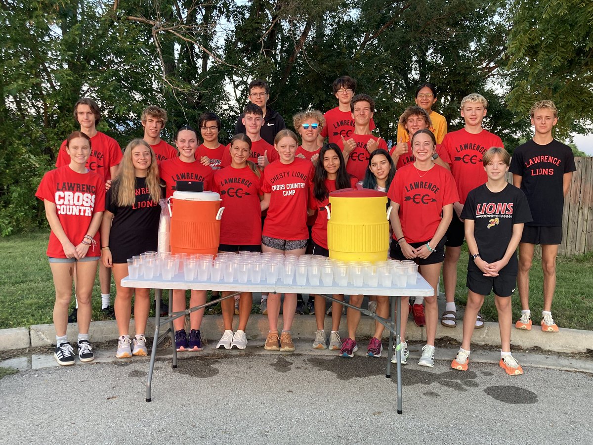 We had an awesome time volunteering at this morning’s Rexy Run! Despite the early rise, the kids were enthusiastic and supportive; high fives and cheers. Our live music offered mid-race reprieve to the runners coming through the station. 
#chestyculture 🦁💪