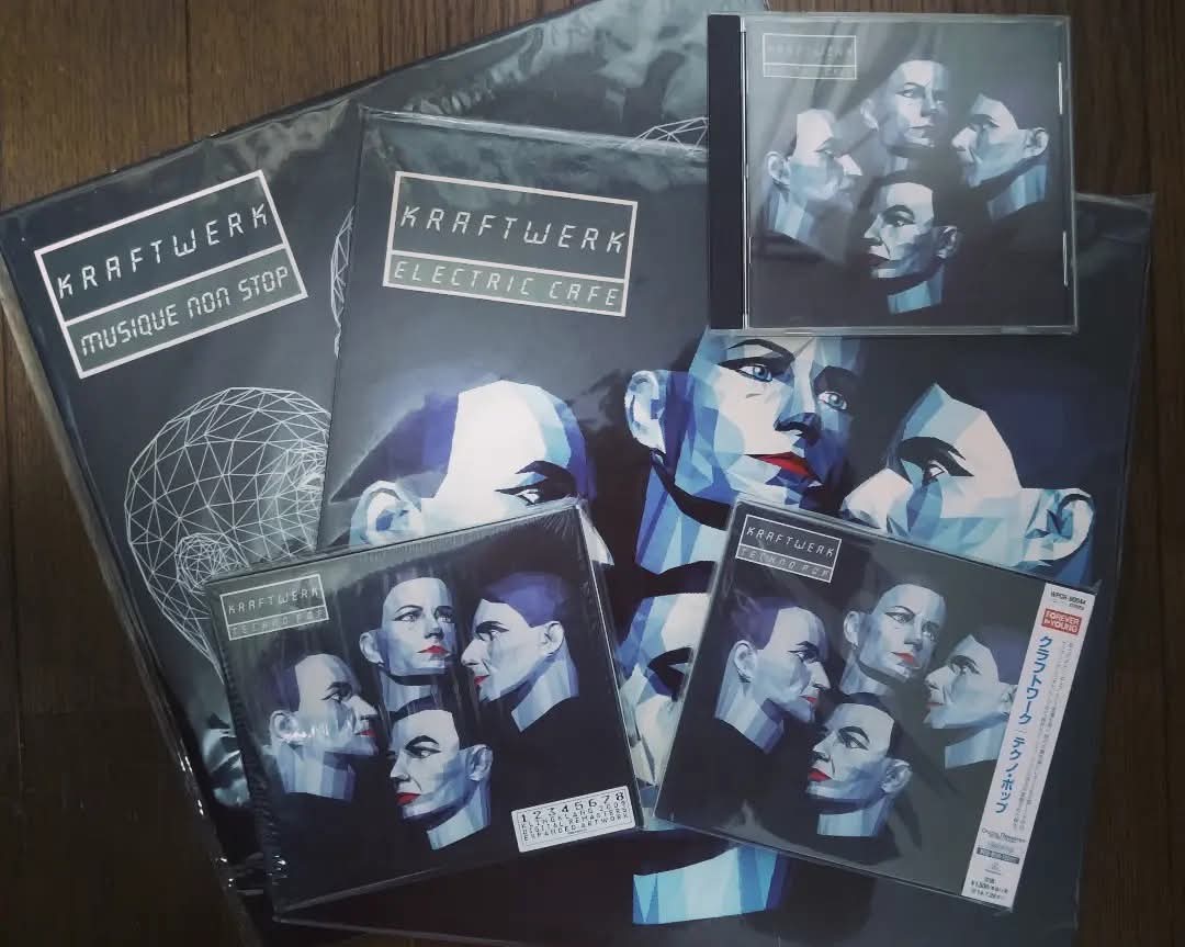 inachans's tweet photo. デフォルトなので聴きますよ。
Now playing KRAFTWERK "ELECTRIC CAFE & MUSIQUE NON STOP & TECHNO POP", 12 inch vinyl edition & compact disc edition. #kraftwerk #electriccafe #technopop #musiquenonstop #vinyl #cd https://t.co/DaXj4FwHrT