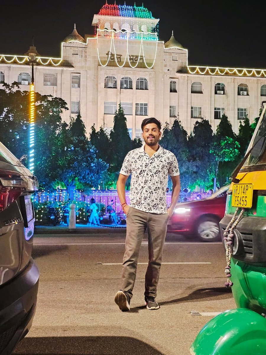 toshendra565551's tweet image. कुछ पलों का अहसास पुराने दिनों का याद आना 😍😊