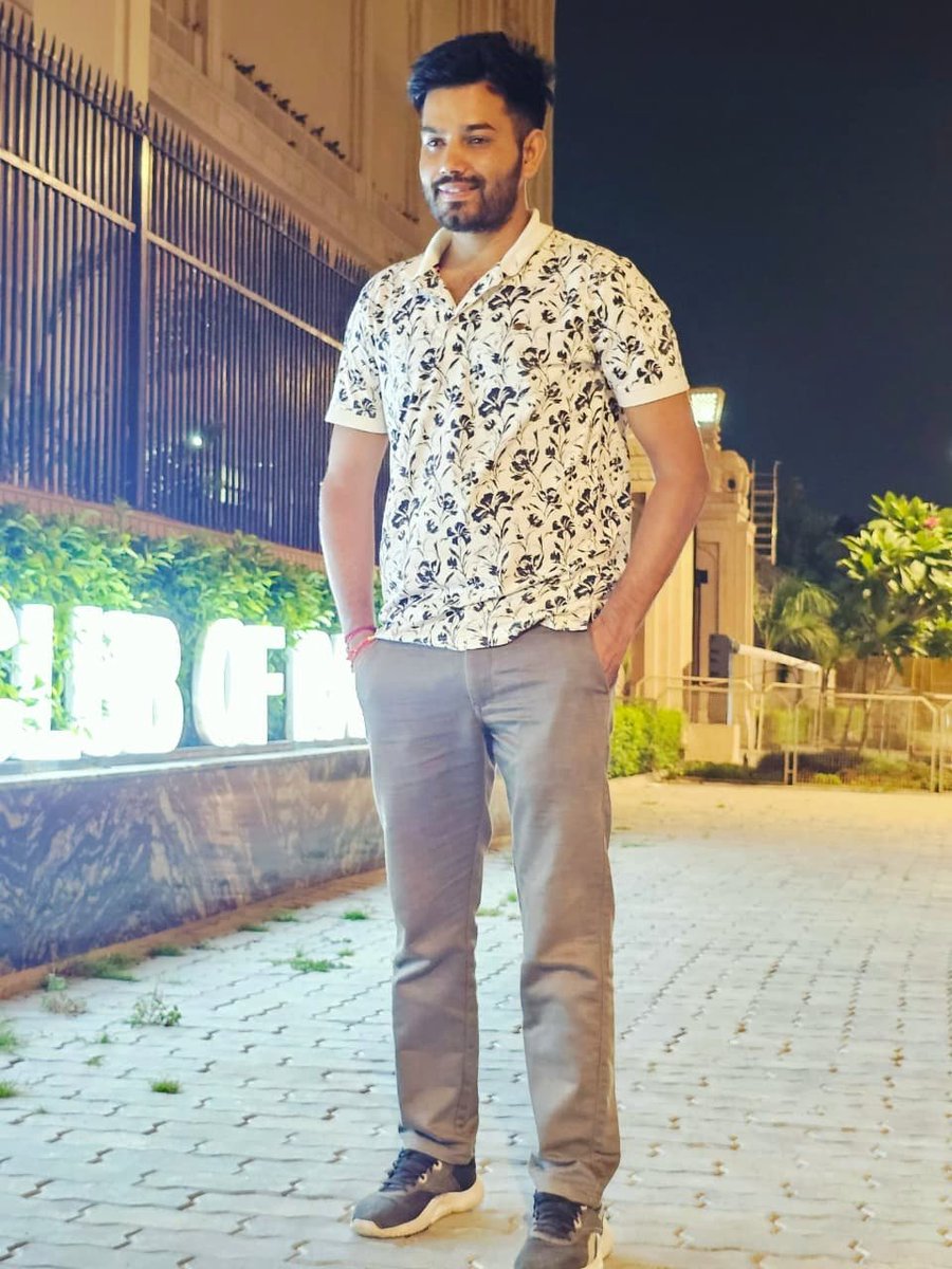 toshendra565551's tweet image. कुछ पलों का अहसास पुराने दिनों का याद आना 😍😊