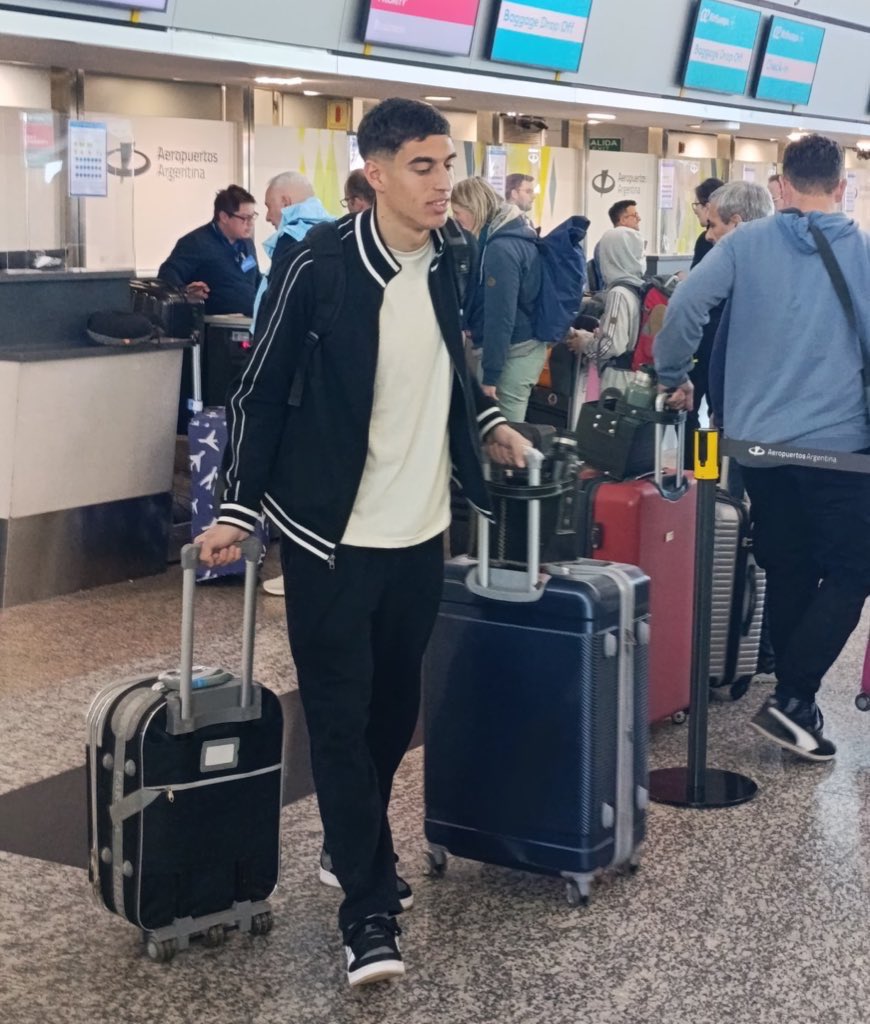 LesVioletsCom's tweet photo. 🟣⚪️ Annoncé depuis plusieurs jours sur le site, Julian Vignolo prend la direction de TOULOUSE

💜 Bon voyage et on se retrouve lundi ✍️ https://t.co/7RFRofRwpD