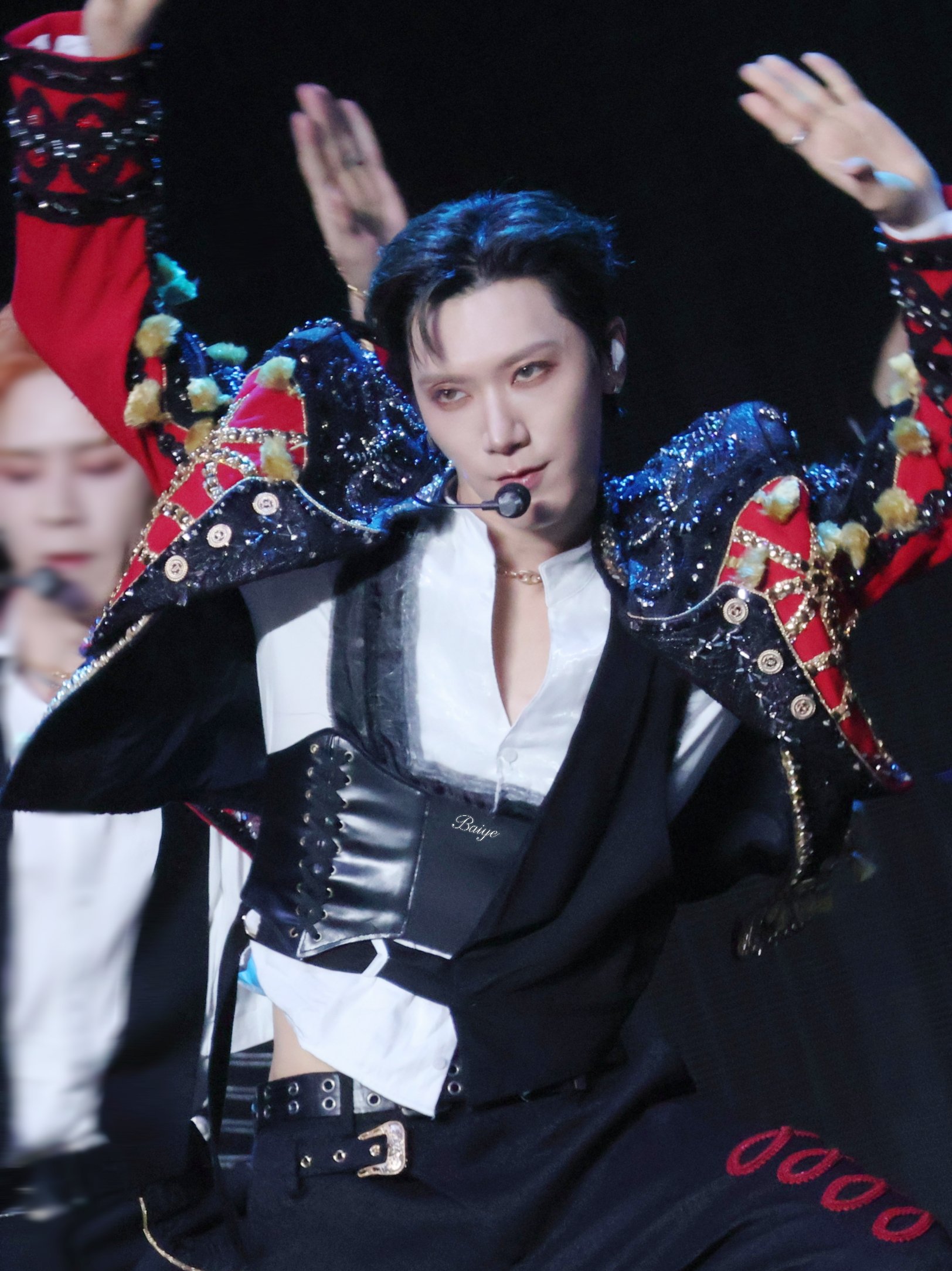 WayV 威神V ON THE Way 海外公演MD 黒Tシャツ トレカ WayV 威神V ON THE Way 海外公演MD 黒Tシャツ トレカ WayV 威