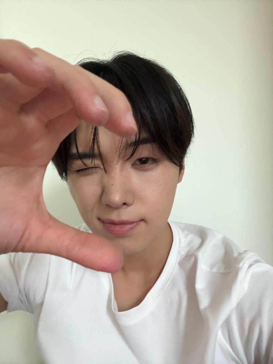 do I look like the happiest bday boy? Probably so 🫶 love u all 사랑행ㅇ