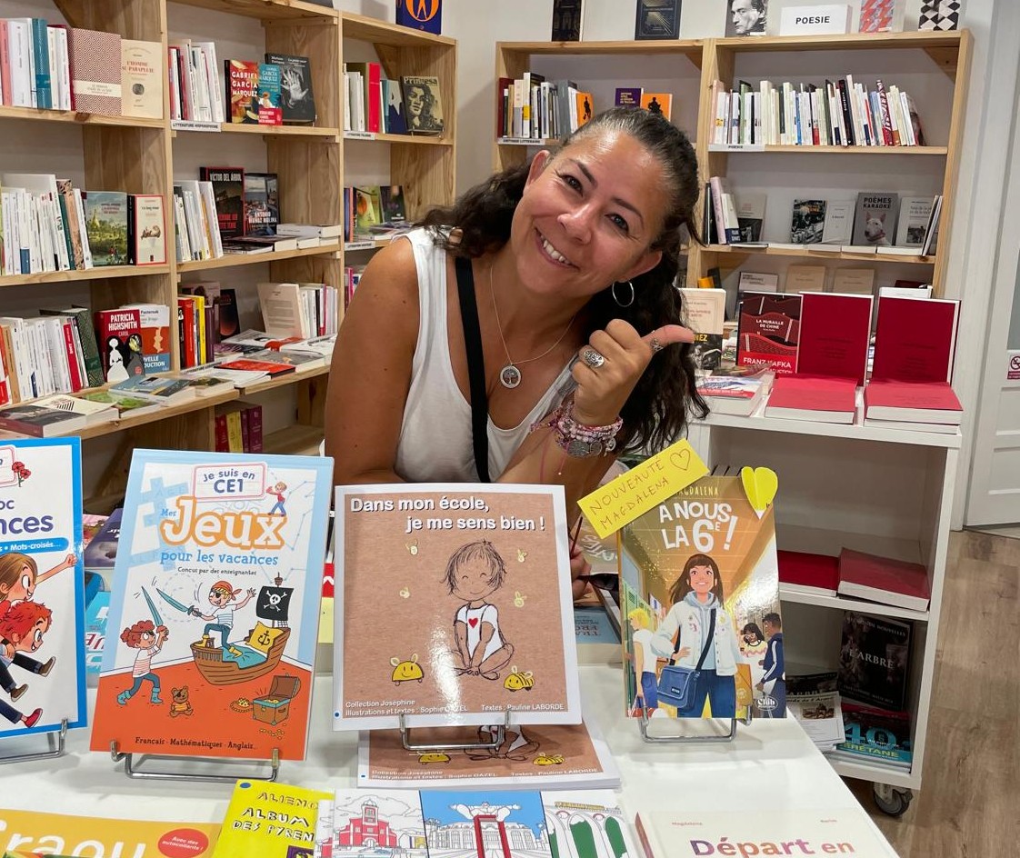 popolipopo 🐿️🎗️ (@podax2001) on Twitter photo Qd la librairie solidaire de la <a href="/villedeceret/">Ville de Céret</a> a la gentillesse de prendre qq exemplaires de notre album sur la #rentree (#litteraturejeunesse) et que tu es fière comme si tu avais gagné le prix Astrid-Lindgren... 🤭🥰
Cc <a href="/petitegraine255/">Petitegraine</a> 🤩😍
📖 Dans mon école, je me sens bien ! Qd la librairie solidaire de la <a href="/villedeceret/">Ville de Céret</a> a la gentillesse de prendre qq exemplaires de notre album sur la #rentree (#litteraturejeunesse) et que tu es fière comme si tu avais gagné le prix Astrid-Lindgren... 🤭🥰
Cc <a href="/petitegraine255/">Petitegraine</a> 🤩😍
📖 Dans mon école, je me sens bien !