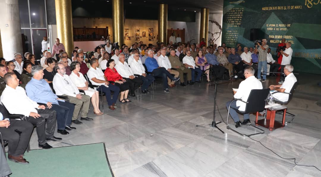 PartidoPCC's tweet photo. Presidido por @DiazCanelB se conmemora en el Memorial José Martí el centenario del primer Partido Comunista de #Cuba que agrupó a hombres de gran lucidez política que consolidaron las ideas del marxismo-leninismo y la obra martiana sentando las bases para el actual PCC https://t.co/zUeGH8lP8s