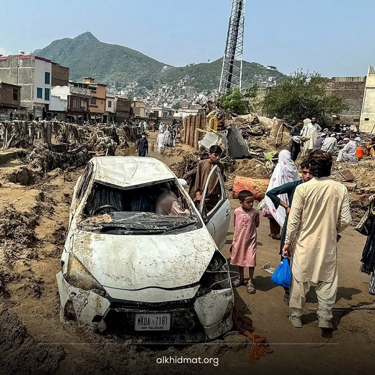 Globupdate's tweet image. 🚨 Pakistan Floods

320+ dead after torrential rains &amp;amp; flash floods

Hardest-hit: Buner (157 deaths), Swat, Bajaur, Battagram, Shangla, Mansehra, Gilgit-Baltistan &amp;amp; AJK

Rescue ops hampered by washed-out roads &amp;amp; a crashed aid helicopter
#Pakistan #flooding #FloodAlert #DeFi
