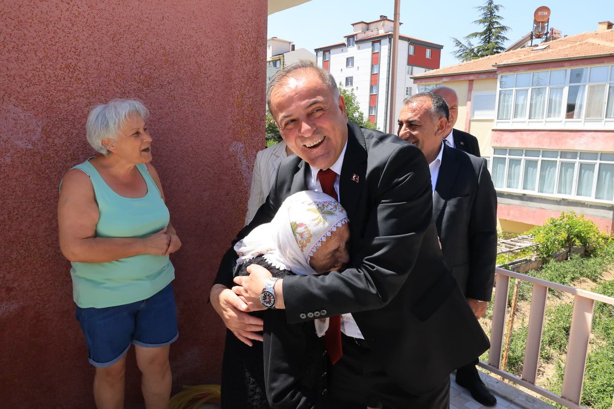 nuriaslan_tr's tweet photo. Ekrem Başkanımız, KİPTAŞ Hacıbektaş Mihmandar Projesi'ni hayata geçirirken şöyle demişti: “Hz. Mevlana, Hacı Bektaş-ı Veli’nin olduğu topraklara hizmet etmek insanlığa hizmet etmektir.”

İnsanlığa hizmetimizi sürdürüyoruz. Hacı Bektaş-ı Veli’nin “4 Kapı 40 Makam” öğretisinden ilhamla tasarladığımız KİPTAŞ Mihmandar’ı ziyaret ettik.