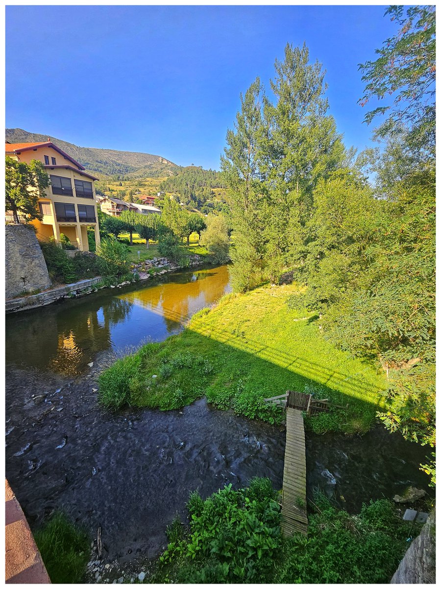 ny_hro's tweet photo. #Elsegre #Segre #ElriuSegre #bellverdecerdanya #Baixacerdanya #LaBatllia #PetitaCerdanya #Lleida #AltPirineu #Catalunya #Catalonia #colourphotography #fotografiacolor #fotografíacolor 
#RosaRoger https://t.co/mYvwZVqXcm