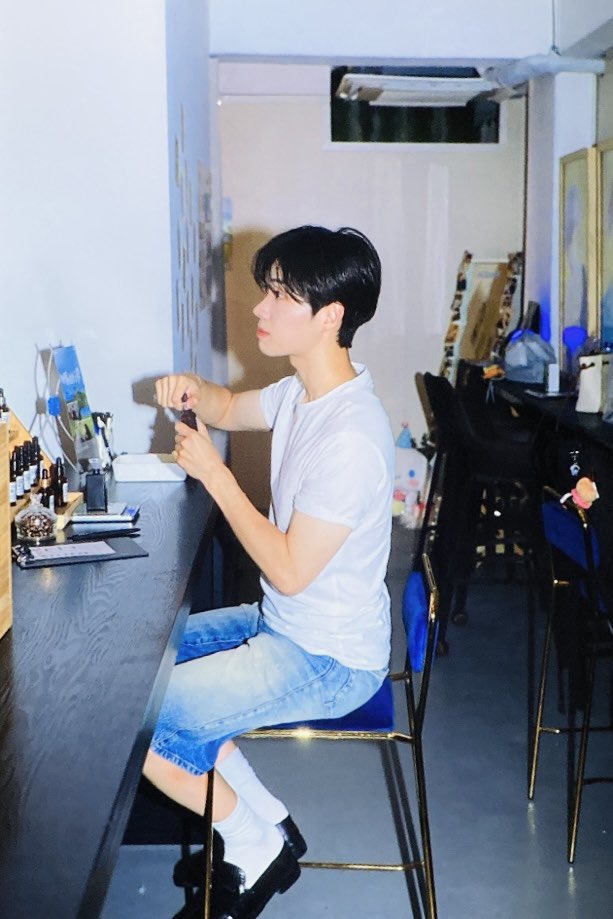 JAEYUN_816's tweet photo. 250816 재유니 생일 향수 제조 중...😍
#JAYNLEE #JAEYUN #제인리 #재윤 #재윤이_짜쟌 https://t.co/jZgTNo92Pi