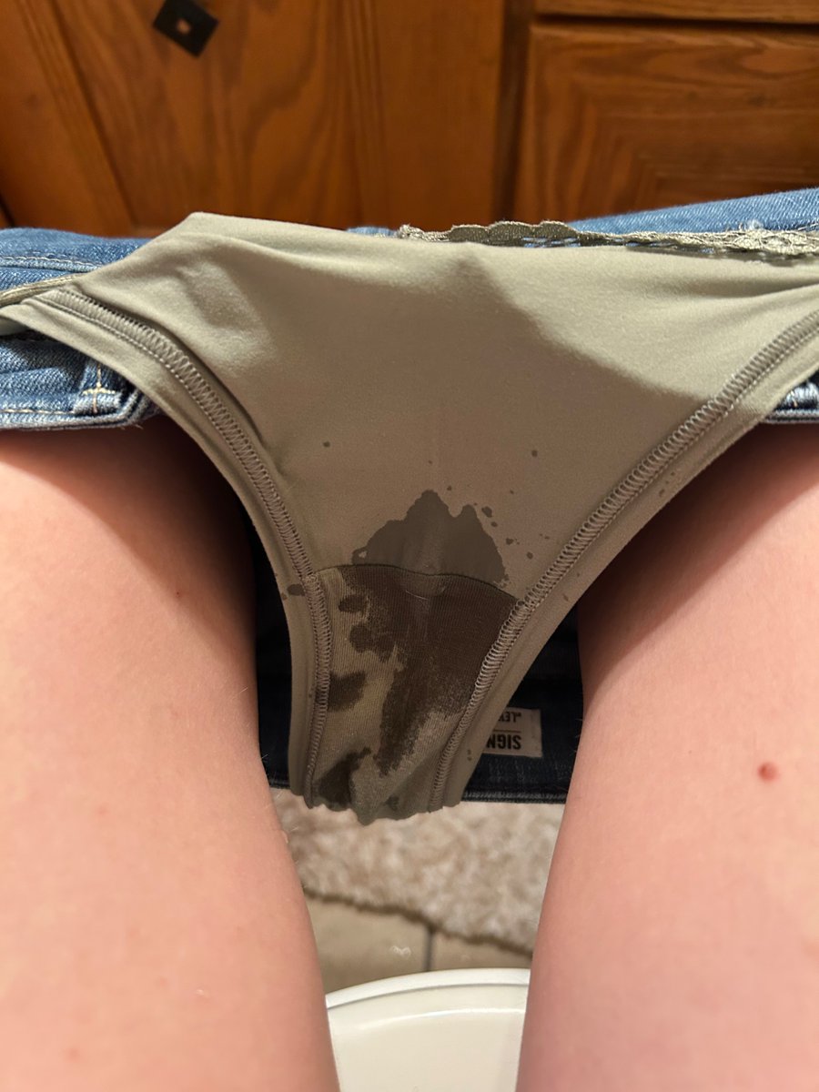 I was bringing groceries in and didn’t quite make it to the toilet in time… #Omorashi #Omo #Peepants #Peeaccident #Wetpants #Wetpanties #Wetmyself #incontinent