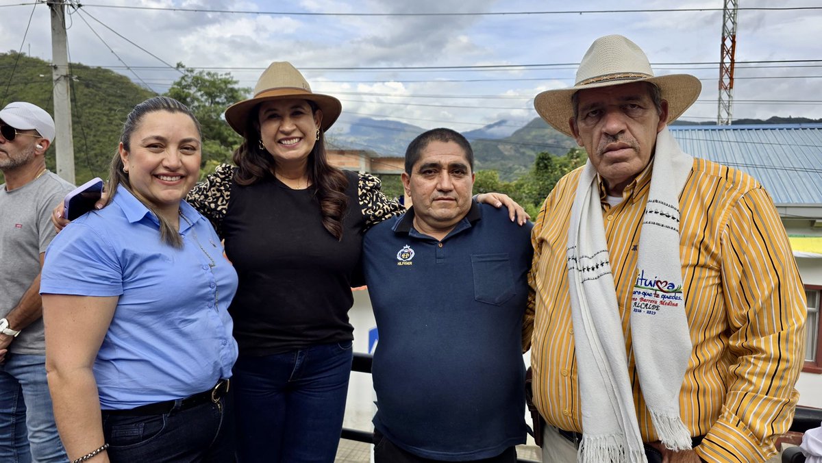 ElicaMilena's tweet photo. Una alegría inmensa acompañar la celebración del Día del Campesino en #Bituima, municipio que conmemora 482 años de historia y tradición.
Reiteramos nuestro compromiso: estamos para trabajar por todo el territorio y por las familias campesinas que son el alma de #Cundinamarca. https://t.co/x3sCr5z4HM