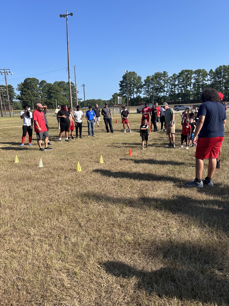 Magnolia Panther Football (@magnolia_fb) on Twitter photo <a href="/Magnolia_FB/">Magnolia Panther Football</a> out at the Boys and Girls club today helping with football skills and drills! <a href="/Magnolia_FB/">Magnolia Panther Football</a> out at the Boys and Girls club today helping with football skills and drills!