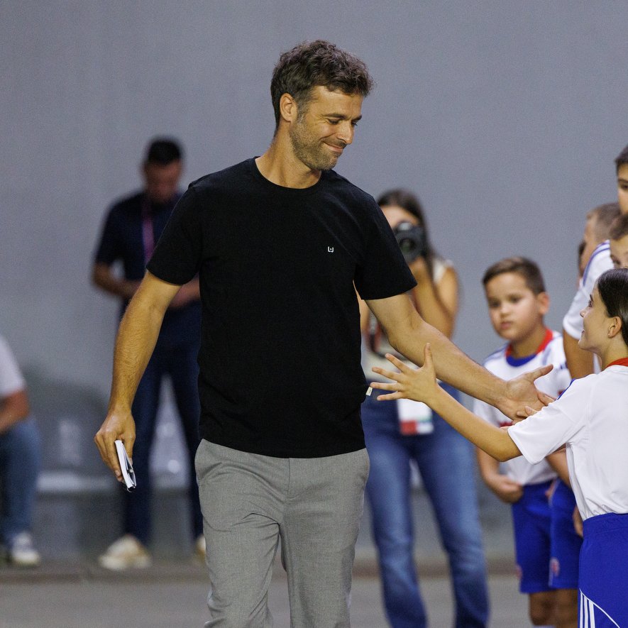 Gonzalo Garcia: "Znam da 15 godina Hajduk ne igra skupine europskih natjecanja. Nisam pričao s predsjednikom. Bez obzira na Europu, cilj mora ostati isti."

"Znam da su ovdje ljudi 'ludi' za klubom. Ali, došao sam s idejom da se neke stvari promijene, da napravim momčad. Ljudi su