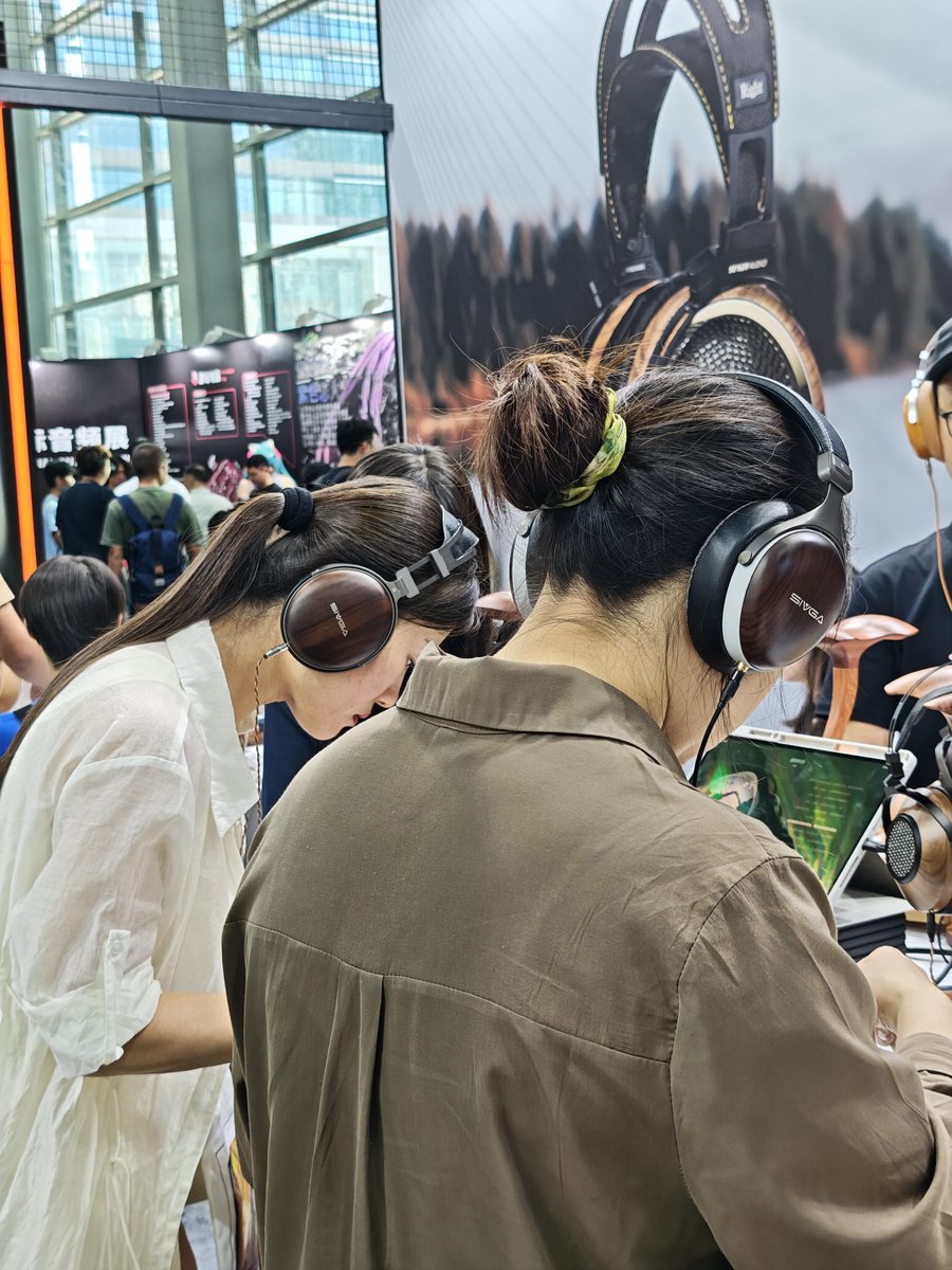 sivga_audio's tweet photo. 📍Day 2 in Shenzhen
🥰A big thank you to everyone who stopped by and shared their thoughts!
✨We made new friends and received great feedback.
#Sivga #HIFI #headphone #earphone #IEM #Audio #MusicLovers #sias https://t.co/K0FGOox4SL