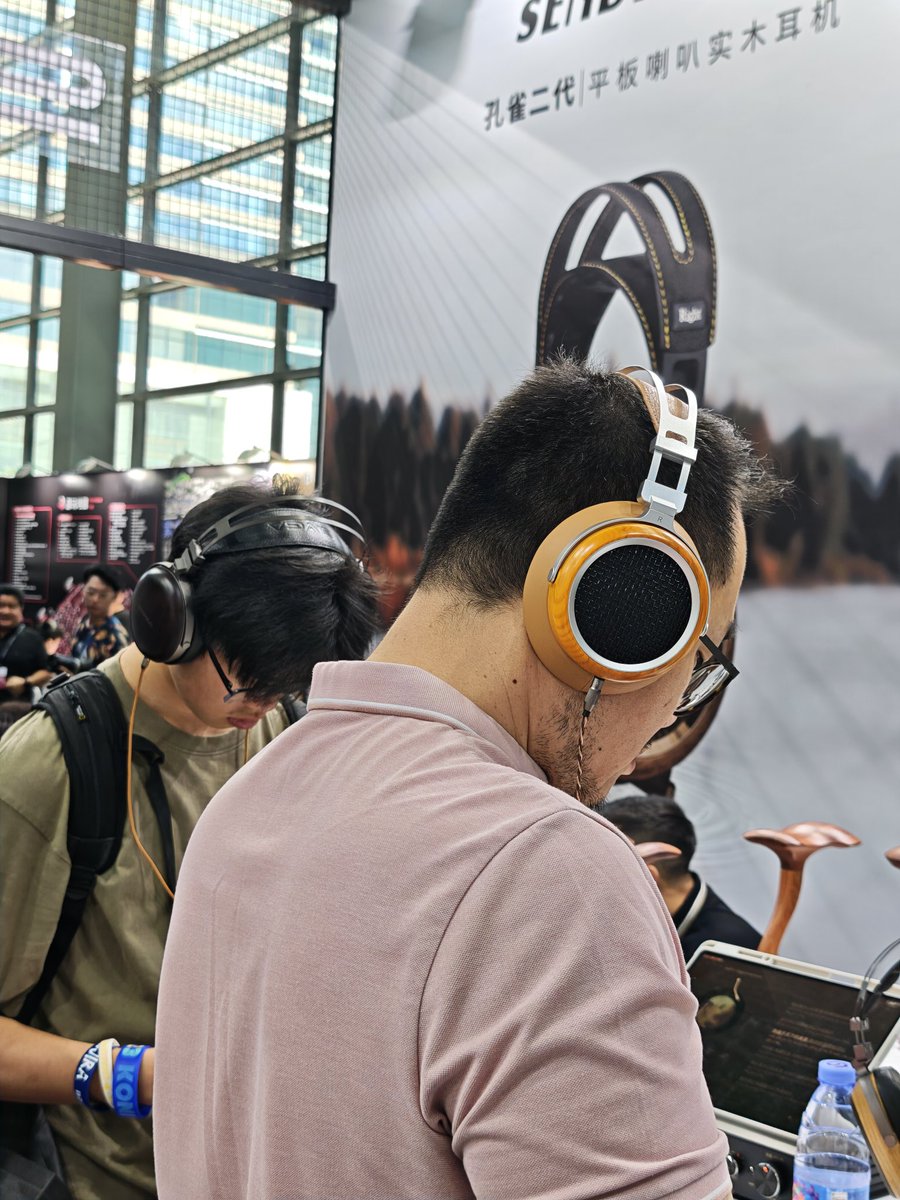 sivga_audio's tweet photo. 📍Day 2 in Shenzhen
🥰A big thank you to everyone who stopped by and shared their thoughts!
✨We made new friends and received great feedback.
#Sivga #HIFI #headphone #earphone #IEM #Audio #MusicLovers #sias https://t.co/K0FGOox4SL