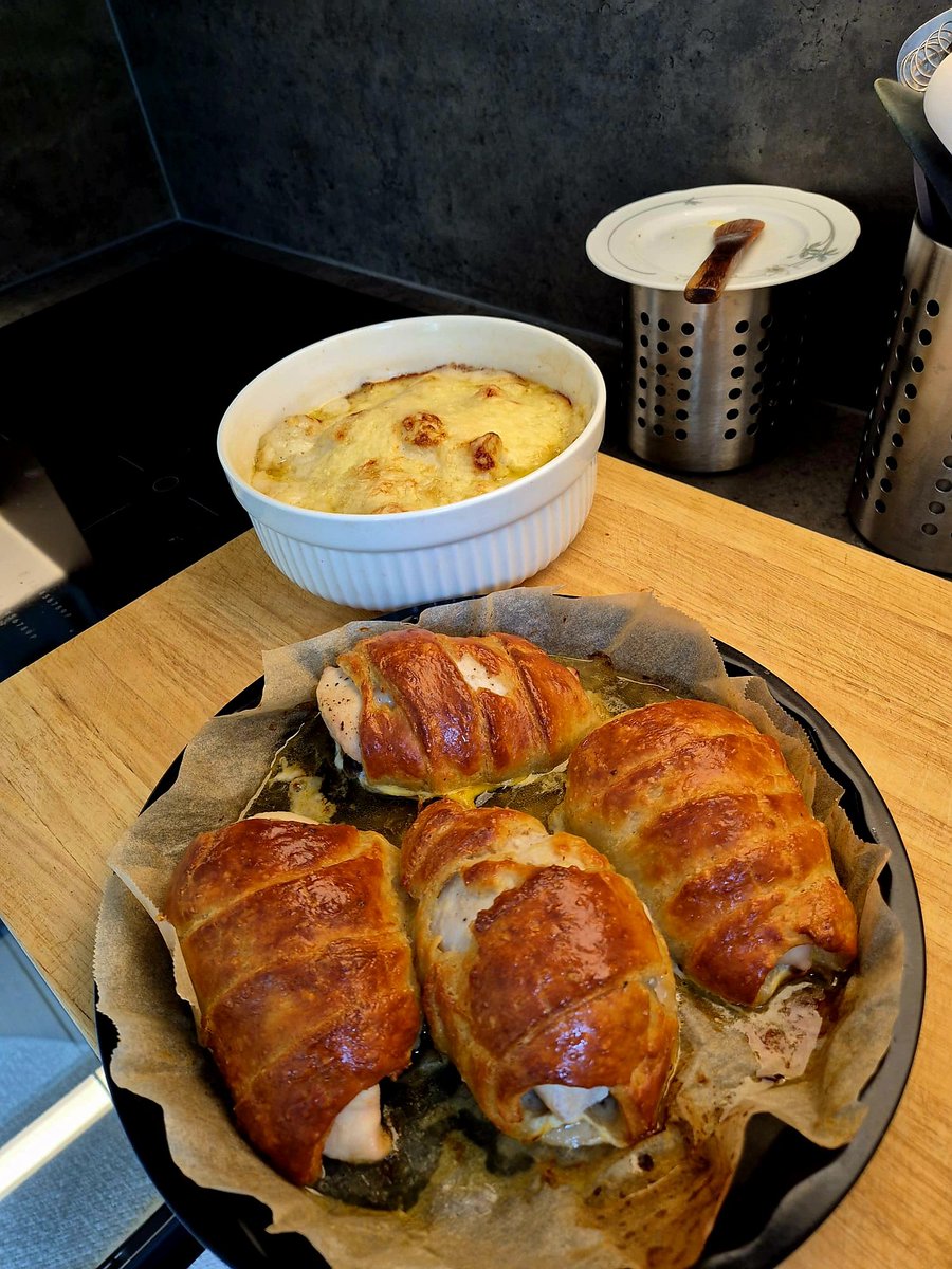 ChasDeller41193's tweet image. Chicken and mushrooms pasti #chefkinaction 🇫🇮😍👌❣️🏆