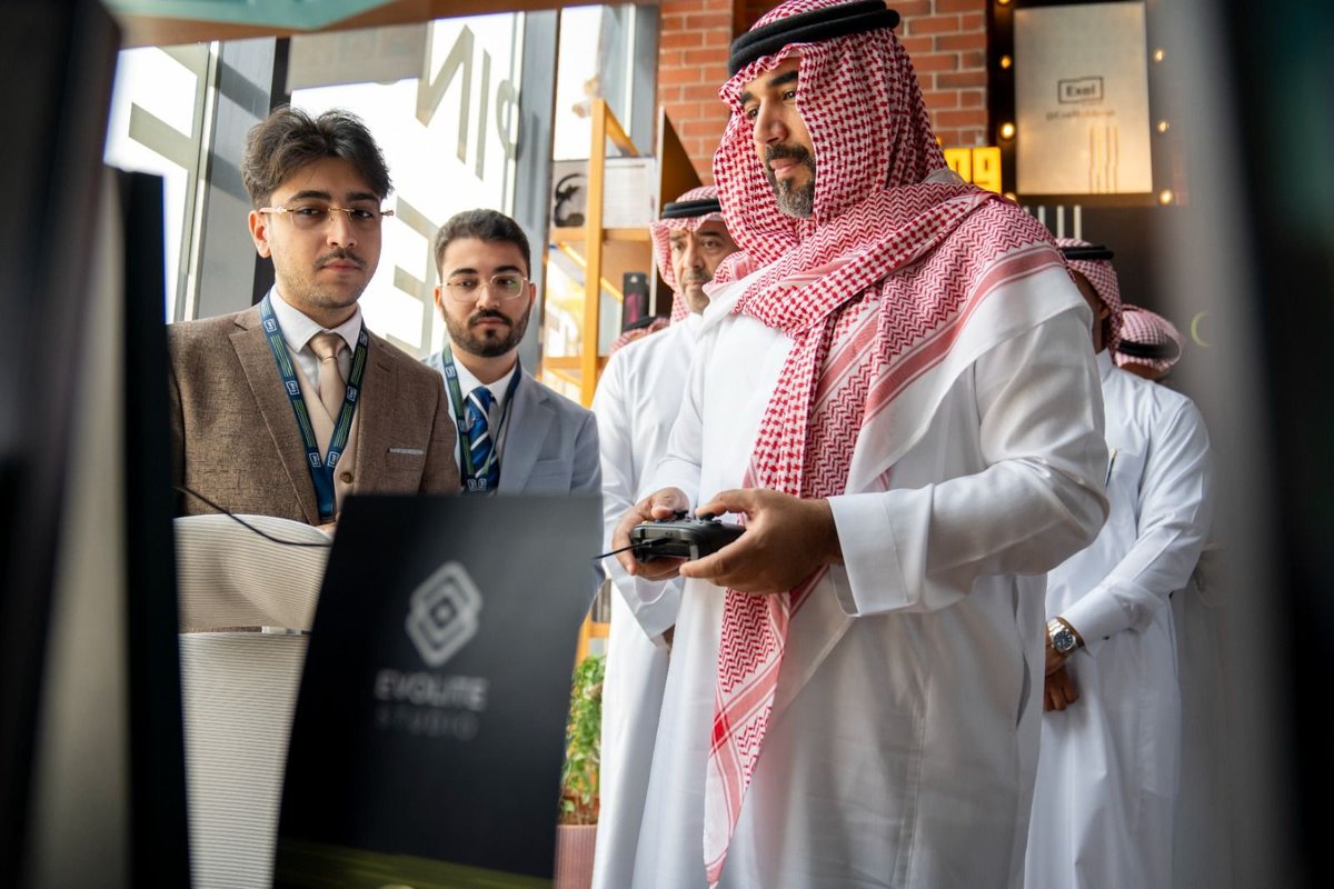Evolite Studio | لعبة المسار المفقود 🧩 (@evolitestudio) on Twitter photo تشرفنا بزيارة صاحب السمو الملكي الأمير فيصل بن بندر بن سلطان آل سعود، رئيس الاتحاد السعودي للرياضات الإلكترونية <a href="/Saudi_Esports/">الاتحاد السعودي للرياضات الإلكترونية</a> وتجربته للعبتنا القادمة <a href="/NoorGame_/">NOOR 🔥🐱 | Wishlist on Steam</a>
#تطوير_الألعاب #صناعة_الألعاب تشرفنا بزيارة صاحب السمو الملكي الأمير فيصل بن بندر بن سلطان آل سعود، رئيس الاتحاد السعودي للرياضات الإلكترونية <a href="/Saudi_Esports/">الاتحاد السعودي للرياضات الإلكترونية</a> وتجربته للعبتنا القادمة <a href="/NoorGame_/">NOOR 🔥🐱 | Wishlist on Steam</a>
#تطوير_الألعاب #صناعة_الألعاب